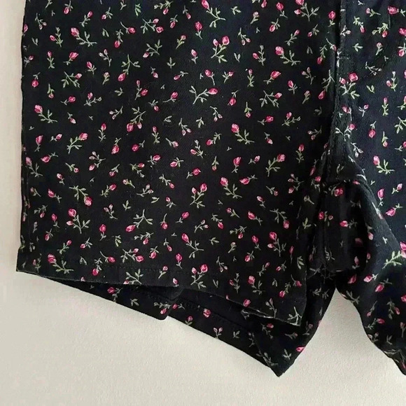 Levi’s Mid Length Shorts, Floral Print, Black Shorts with Pink Flowers,Size 28 - Picture 11 of 16